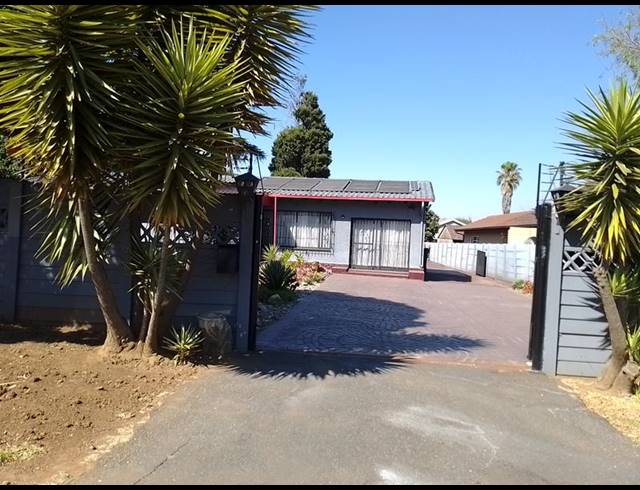 3 BEDROOM HOUSE FOR SALE IN BRACKENDOWNS